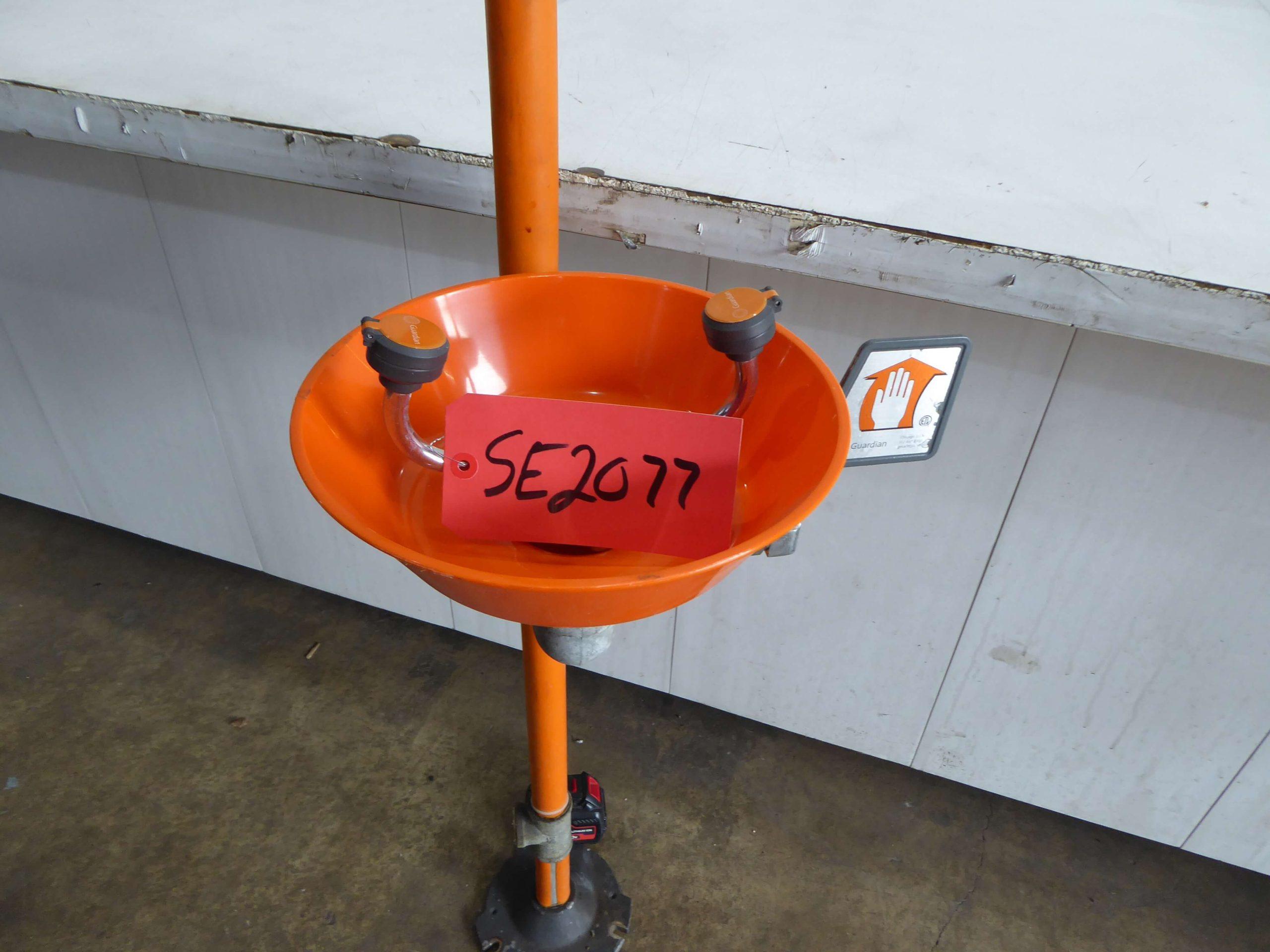 Guardian Steel and Plastic Emergency Shower/Eye Wash Station SE2077
