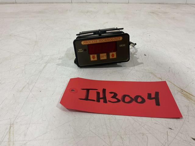 Process Technology DE20 Temperature Controller IH3004